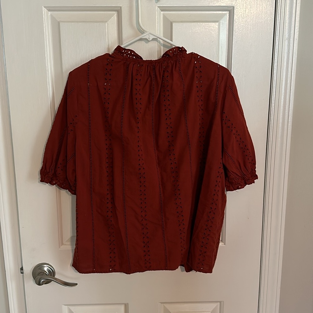 Universal Threads Shirt - Picture 3 of 3